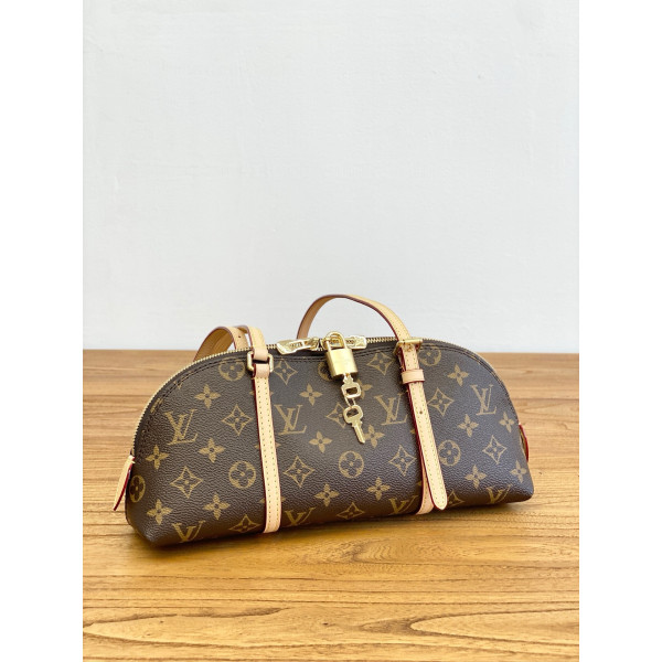 SQUIRE EAST WEST M28953 — 5