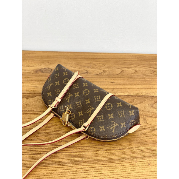SQUIRE EAST WEST M28953 — 10